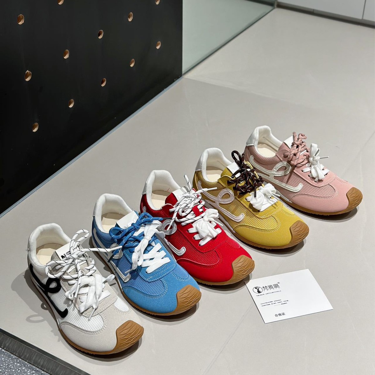 明星同款2025时尚百搭潮流低帮皮面软底德训鞋学生运动休闲板鞋