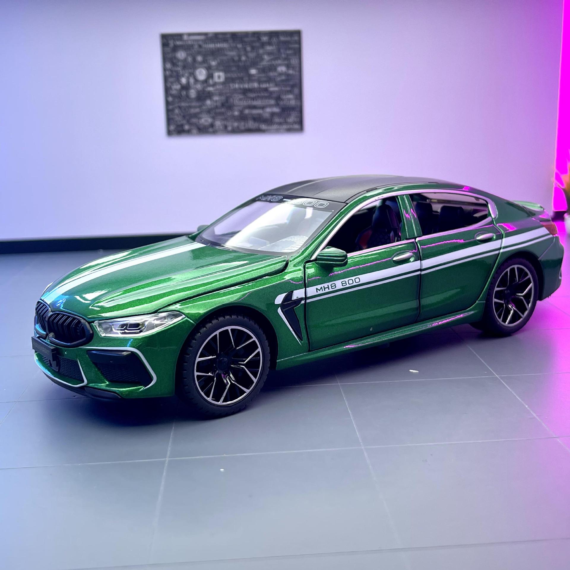 Weili aleación modelo de coche 1:24 BMW M8 Garland sedán corriendo tire hacia atrás con sonido y luz modelo de coche de juguete decoración