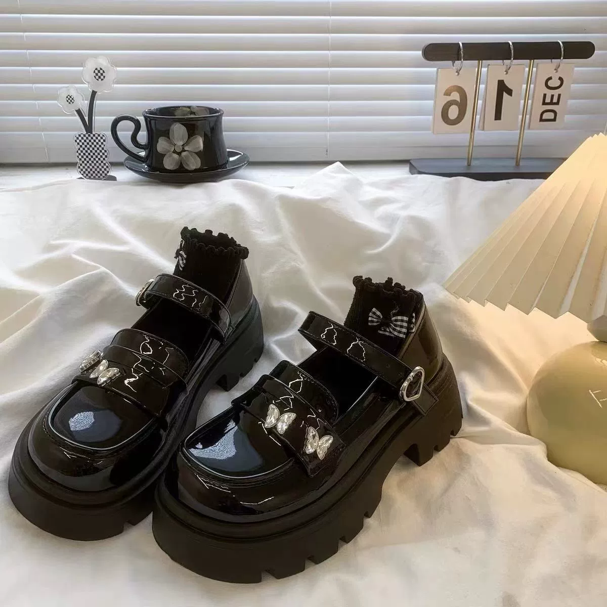 Сладкий рот сладкий крутой Мэри Джейн одиночные туфли женский 2024 лето новая легкая бабочка британский стиль яркие маленькие кожаные туфли с толстой подошвы