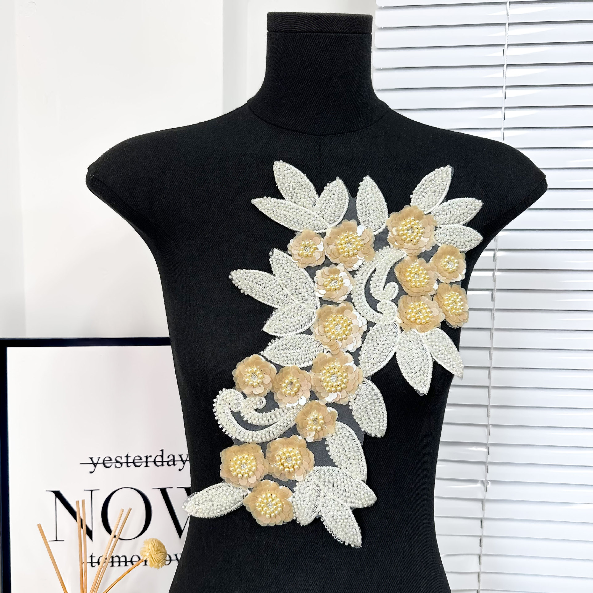 Nuevo transfronterizo de la industria pesada clavos cuentas cuentas sequillas flor tridimensional encaje vestido de boda vestido vestido de rendimiento vestido pegatinas de flores
