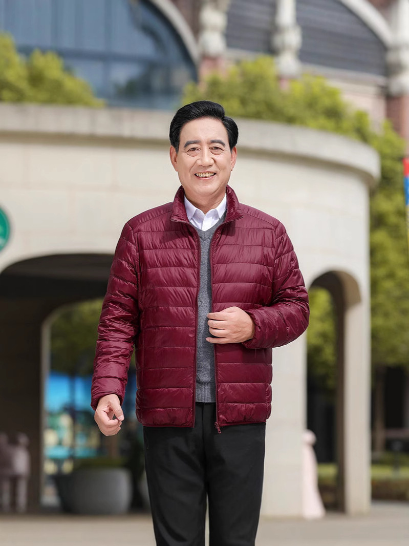 Transfronterizo Tik Tok nuevo chaqueta de plumón ligera hombre de mediana edad padre vestido de cuello corto chaqueta de invierno grande moda