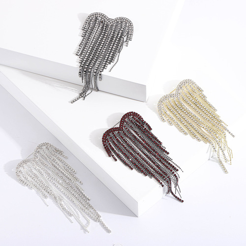 Love tassel brooch, high-end women's ins trendy white-collar suit collar pin decoration, creative and versatile accessories pin