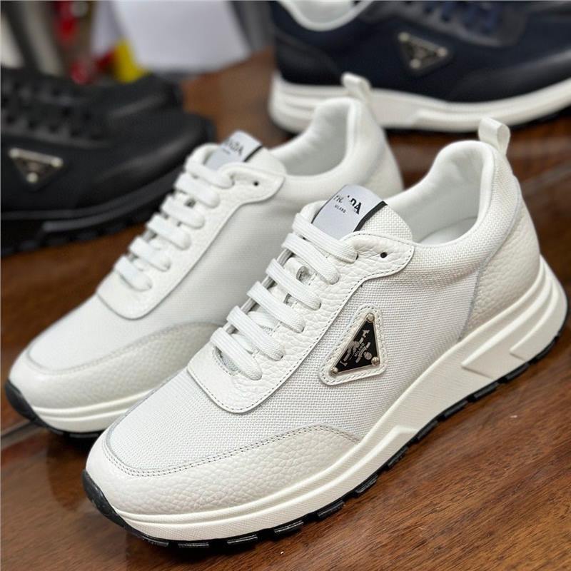 Casual sneakers