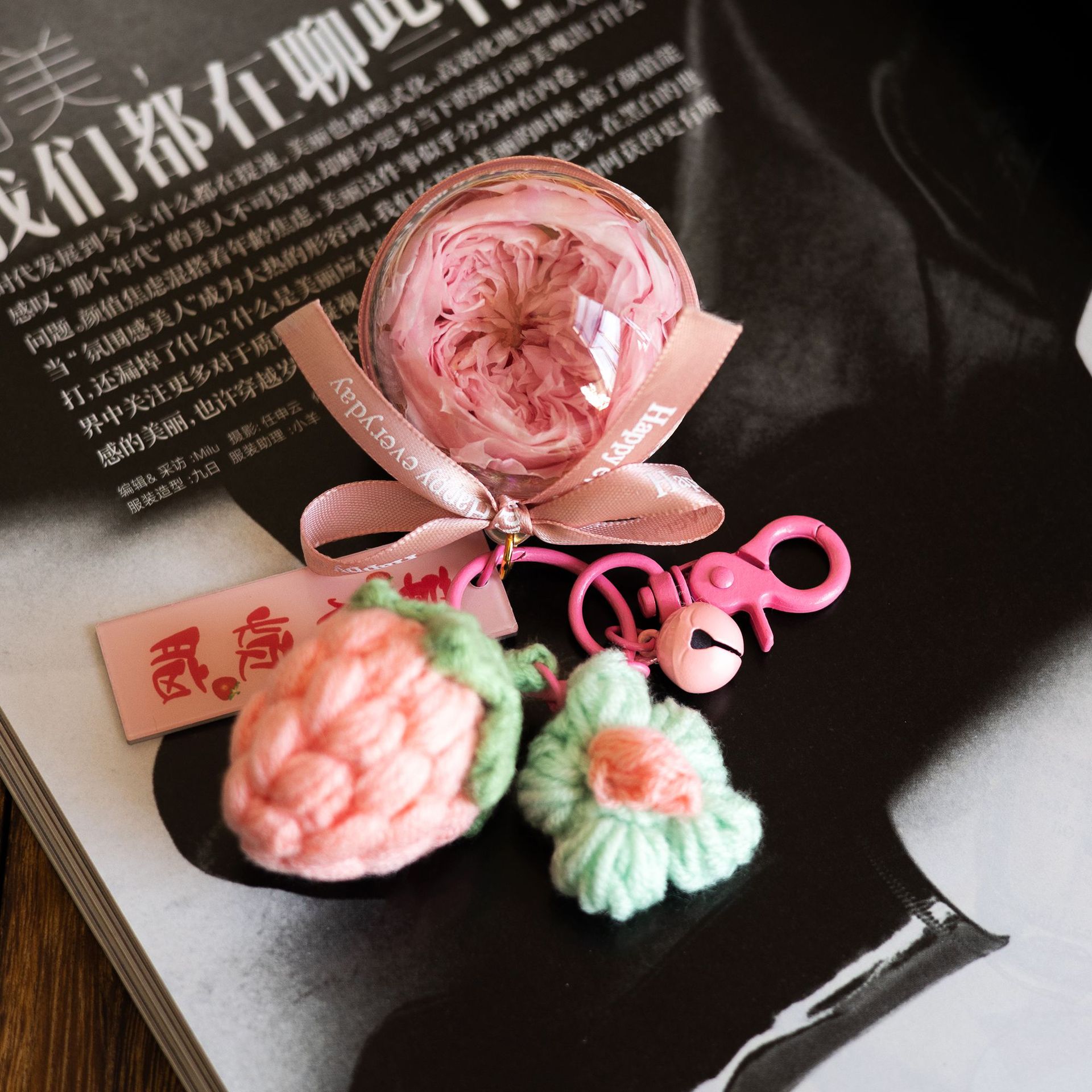 Llavero de flor eterna al por mayor colgante terminado ramo de flores secas Caja de regalo de San Valentín regalo de mano de novias regalo de bendición