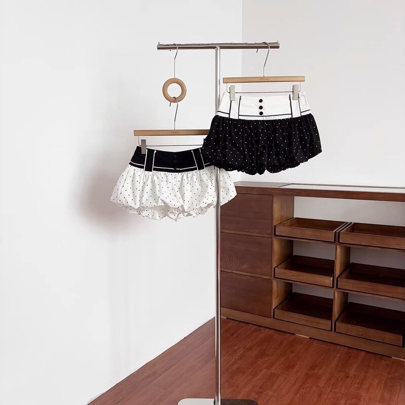 Korean chic commuter style high-waisted polka dot shorts for women, new summer 2026 vintage versatile casual bloomers Korean chic commuter style high-waisted polka dot shorts for women, new summer 2026 vintage versatile casual bloomers