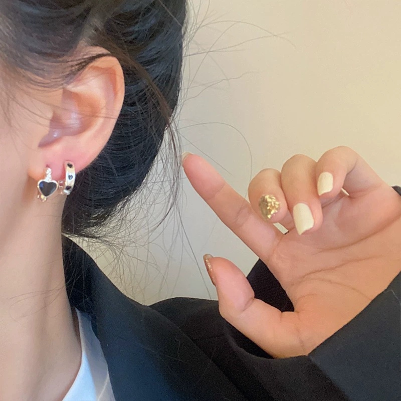 Black earrings, universal brand set, simple and elegant design