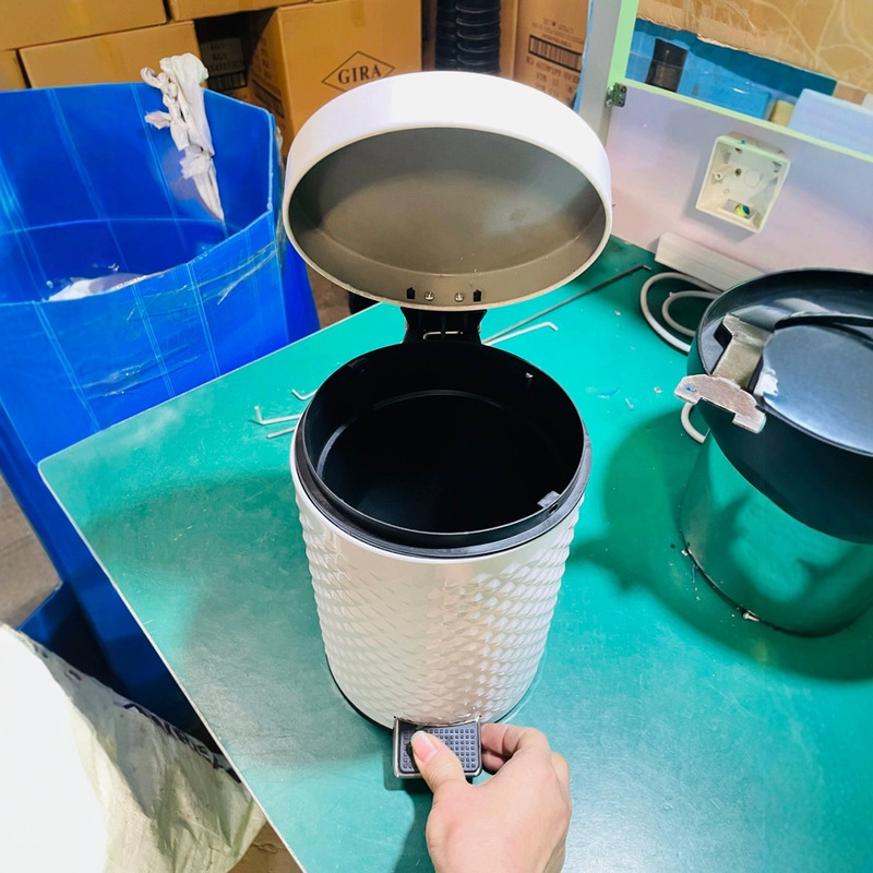 家庭用方眼紋ゴミ箱メーカー卸売り5L円形ごみ収納桶客間カバー足踏み洗浄桶|undefined
