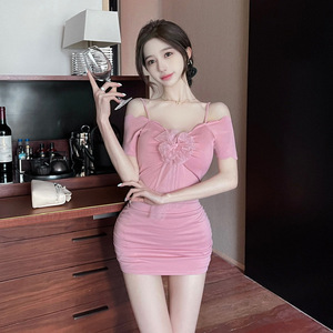 Off the shoulder one line collar， buttocks wrapped， suspender， short sleeved dress for women