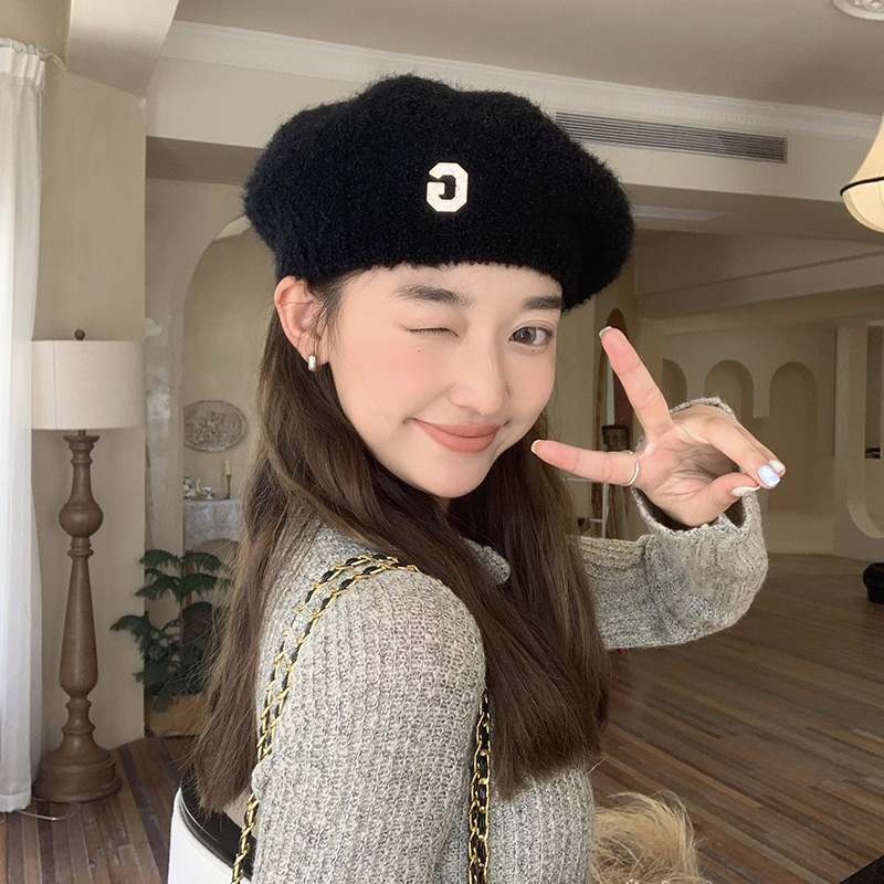 Neue japanische Plüsch-Malermütze, koreanische Version, modische und niedliche Strickmütze, Herbst und Winter, neue Damen-G-Label-warme Baskenmütze_voghion.com