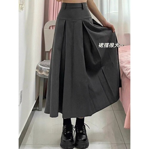 A-line skirt for plus-size women: Large sizes, figure-flattering mid-length design, high-waisted pleated half-skirt in black—perfect for wider hips.
