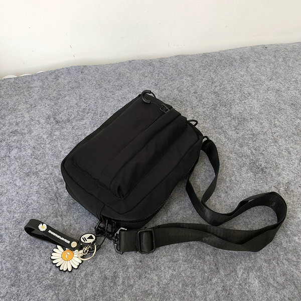 \^o^/Black with daisies