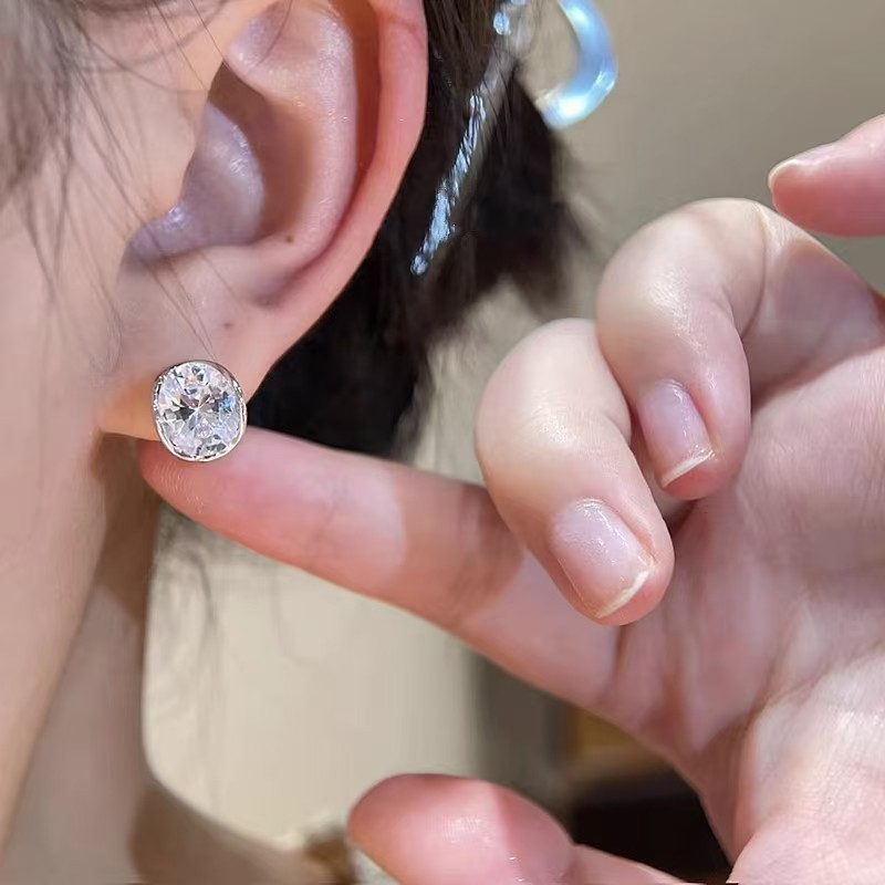 Nuevo brillo elíptico zircón pendientes femeninos estilo francés de alta calidad delicados pendientes de moda diarios accesorios para las mujeres