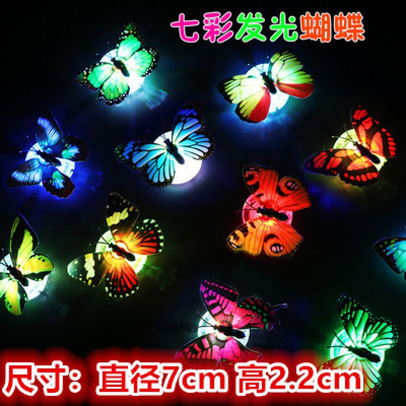 Yiwu pequeño mercado de productos básicos juguetes para niños al por mayor regalos del mercado nocturno bajo 1 yuan puesto nuevos pequeños regalos luminosos.