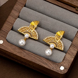 项链;耳环;手链