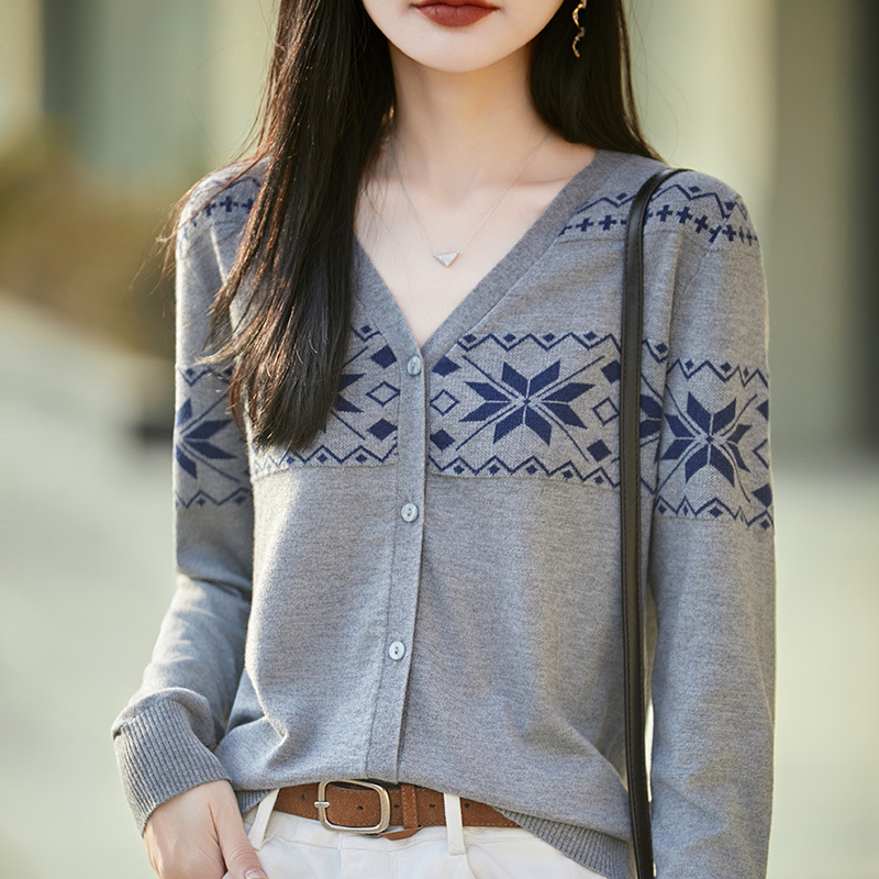 European and American Style Color-Block Jacquard Knit Cardigan for Women, New Spring and Autumn Women's Fashion, Loose V-Neck Knit Jacket for Women European and American Style Color-Block Jacquard Knit Cardigan for Women, New Spring and Autumn Women's Fashion, Loose V-Neck Knit Jacket for Women
