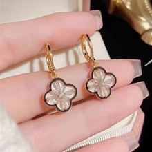 2024年新款百搭气质四叶草时尚精致耳扣女小众轻奢简约大气耳饰品