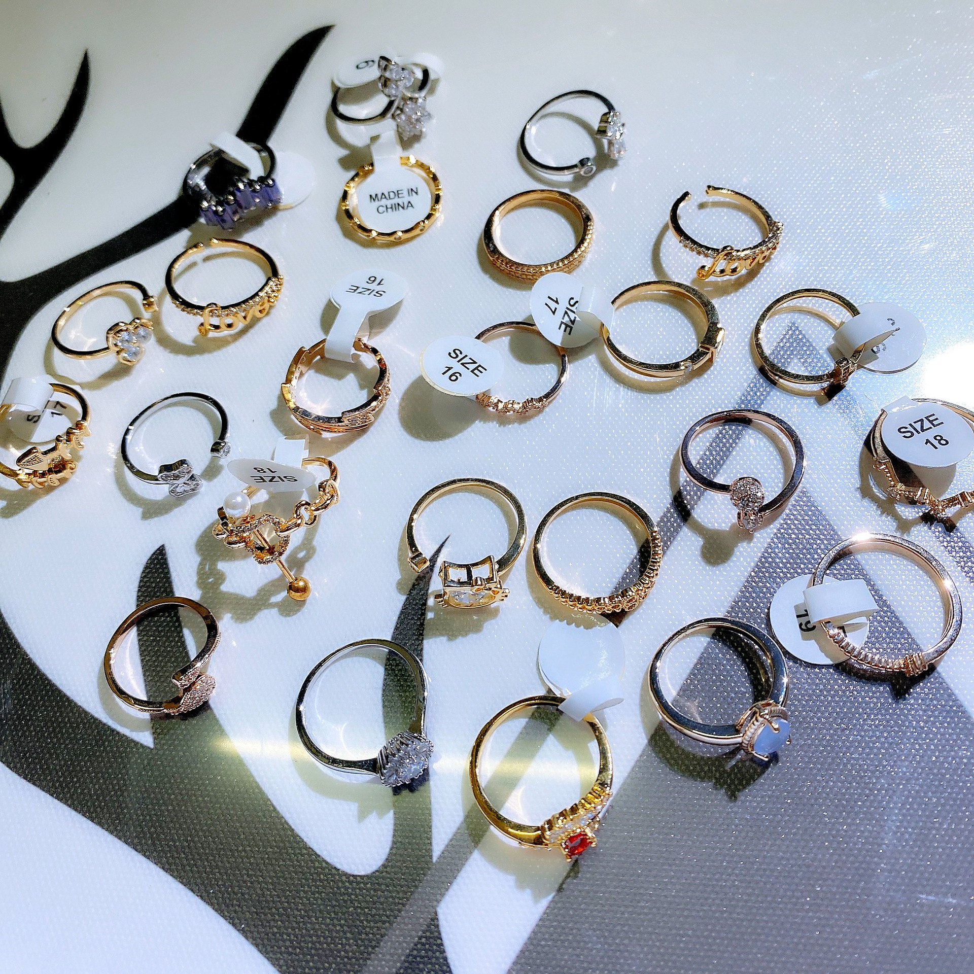 Anelli minimalisti in zircone e rame da donna gioielli_voghion.com