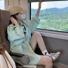 ネット赤の緑の縞模様のシャツの女性の春夏の薄い気質ins潮の高級感のゆったりしたカーディガンの長袖の上着