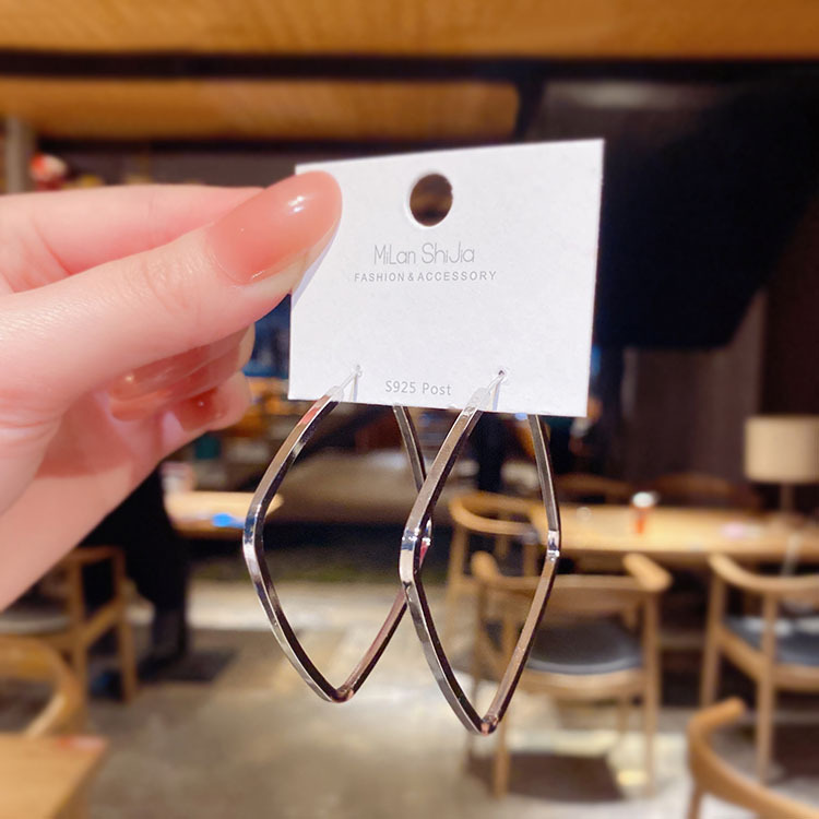 2026 New Trendy Square Hoop Earrings for Women, Korean Style, Popular Online, Round Hoop Earrings