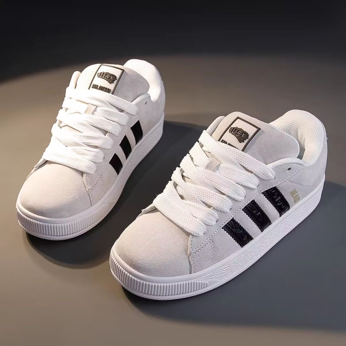 Zapatos gruesos, zapatos de pan, otoño, nuevos zapatos de pareja de aumento de corte bajo, hombres y mujeres, el mismo estilo, zapatillas clásicas retro de la calle