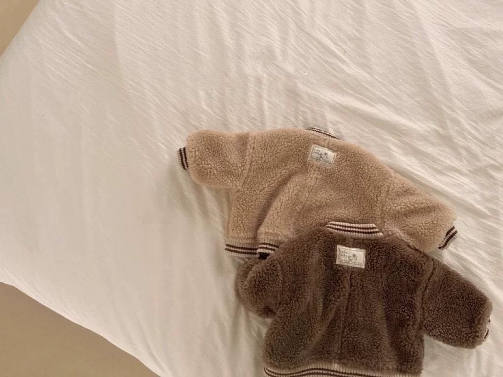 Bebé otoño e invierno abrigo estilo coreano ropa para niños bebé felpa engrosada abrigo ropa de invierno para hombres y mujeres suéter de lana para bebés