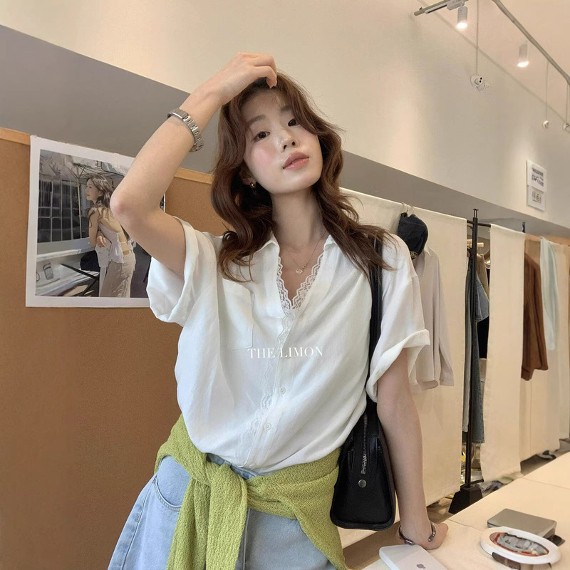 Lemon Green Tea Summer Old Money Style Shirt with Lace Splicing, Relaxed and Loose Fit, Slimming V-Neck Short-Sleeve Shirt