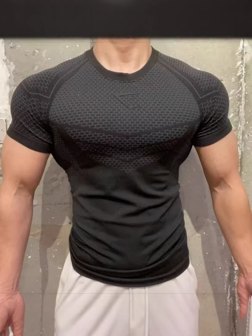 quick dry breathable short sleeve T-shirt for training for gym