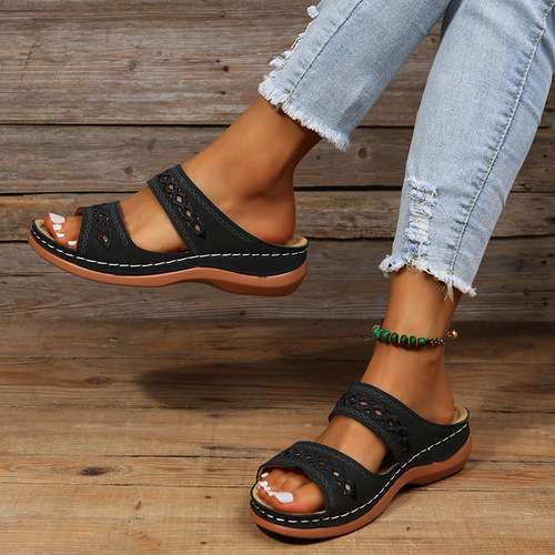 Plus-size outdoor slippers for women: retro, non-slip, round-toe wedge heels with a comfortable flip-flop design