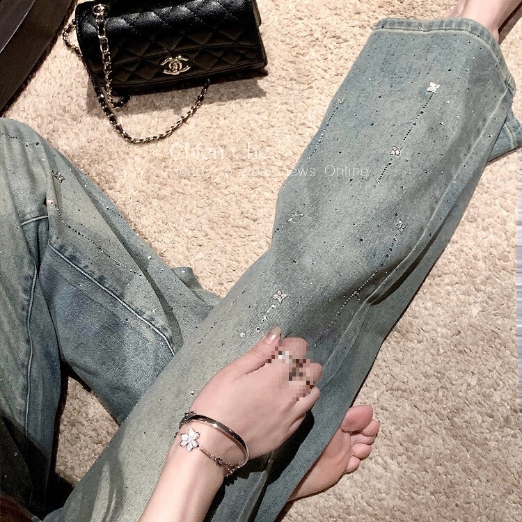 Broken Star River Heavy-Duty Rhinestone-Embellished Straight-Leg Jeans with a Vintage Washed Blue Denim Look for Women