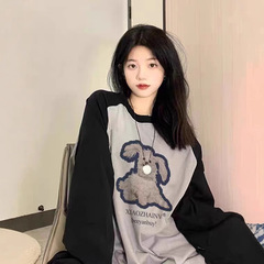 アメリカのレトロな肩の長袖のtシャツの女性の春秋の薄い金の純綿のゆったりしている大きい版の中学 (高校) の学生の上着の潮