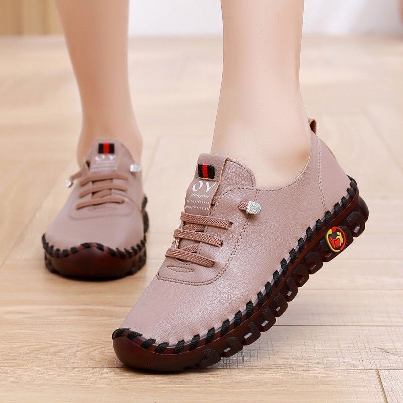 Zapatos de fondo plano con agujeros blancos de fondo suave para mujer verano nuevo estilo 204 todo-fósforo hueco transpirable para mujer cuatro estaciones zapatos de mujer madre