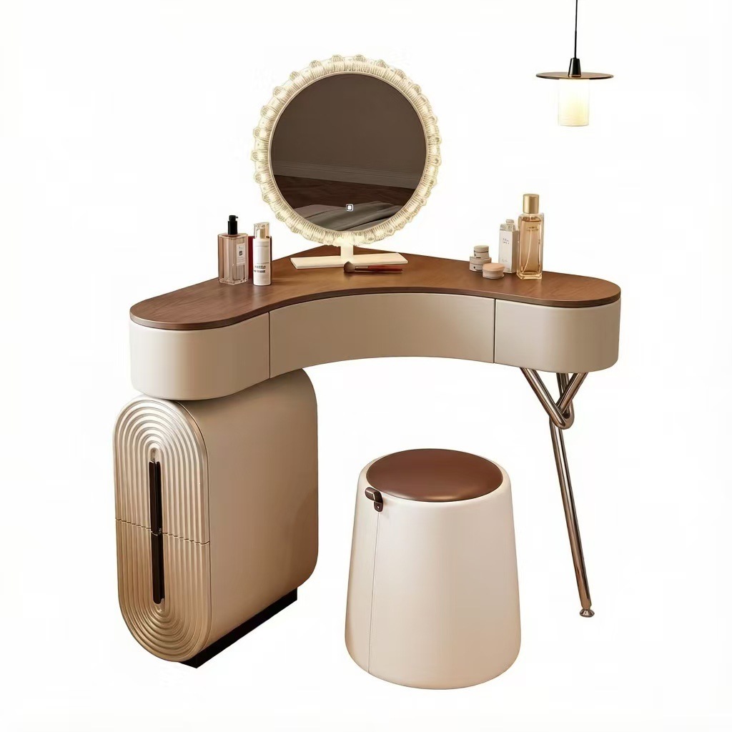 Mini estilo italiano arco armario de tocador en una pequeña esquina de dormitorio triangular mini mesa de maquillaje de lujo