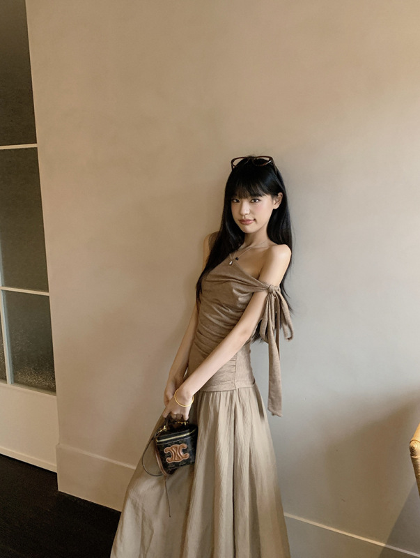 不規則なストラップ付きオフショルダーノースリーブドレス女性の夏の気質スリムスカートデザインハイウエストAラインロングスカート|undefined