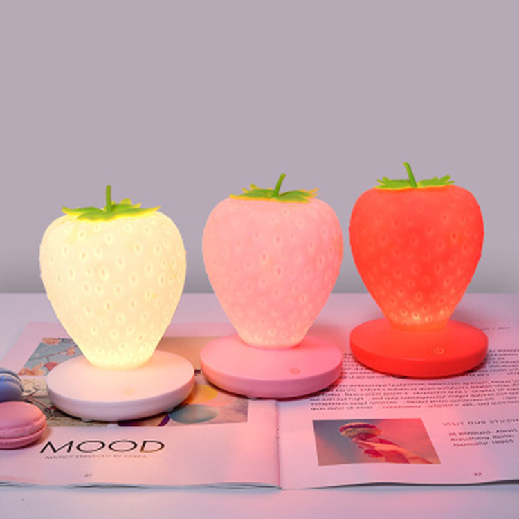 創意的な家庭のイチゴの小夜灯usb充電ベッドの頭の装飾の雰囲気のランプの新しい奇抜なledシリコンの目の電気スタンド|undefined