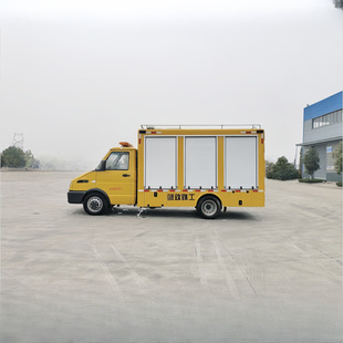 Iveco Engineering Rescue Vehicle Emergency Rescue Vehicle Equipped with Rescue Equipment According to Work Requirements Double Row Optional