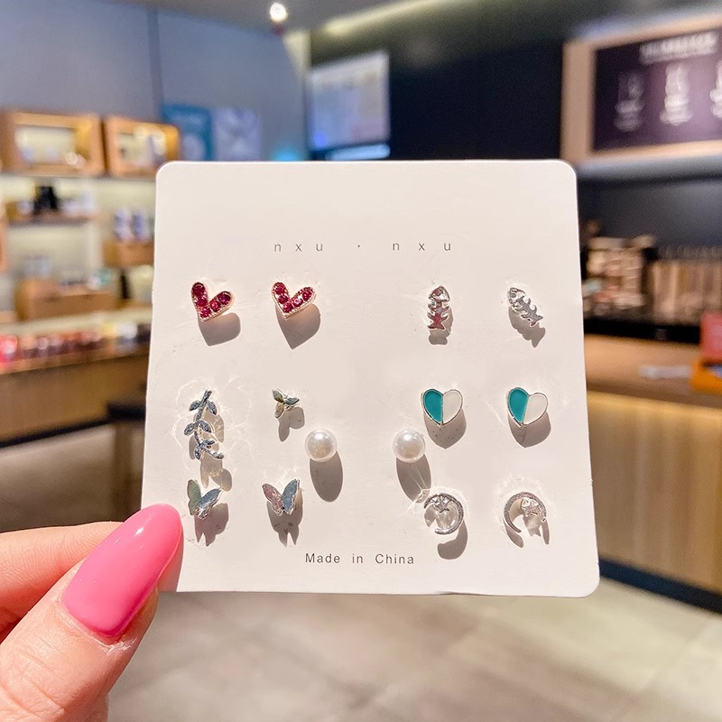 Juego de pendientes 2025 nuevas mujeres de moda simples, compactas, exquisitas, de alta gama, pendientes de celebridades de Internet