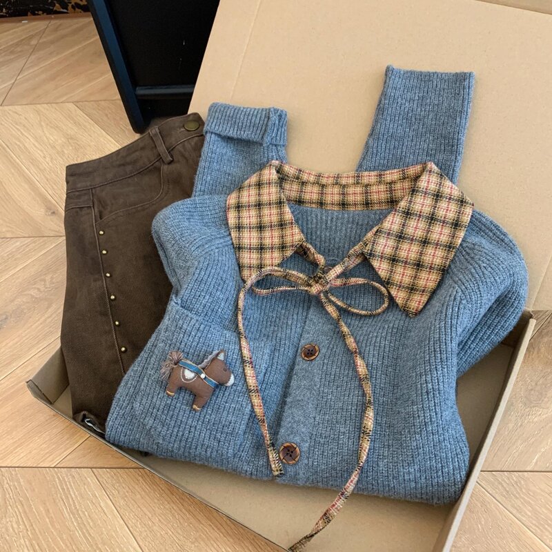 Korean-Style Lace-Up Poio Collar Single-Breasted Knitted Sweater for Women, New Autumn/Winter 2025 Design, Unique and Trendy Cardigan Korean-Style Lace-Up Poio Collar Single-Breasted Knitted Sweater for Women, New Autumn/Winter 2025 Design, Unique and Trendy Cardigan