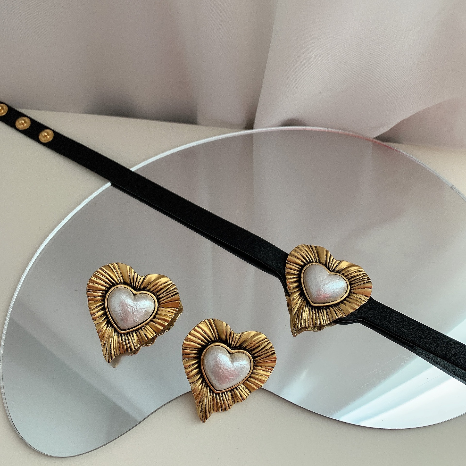 Ruffled Gold Plated Vintage Heart Earrings display picture 2