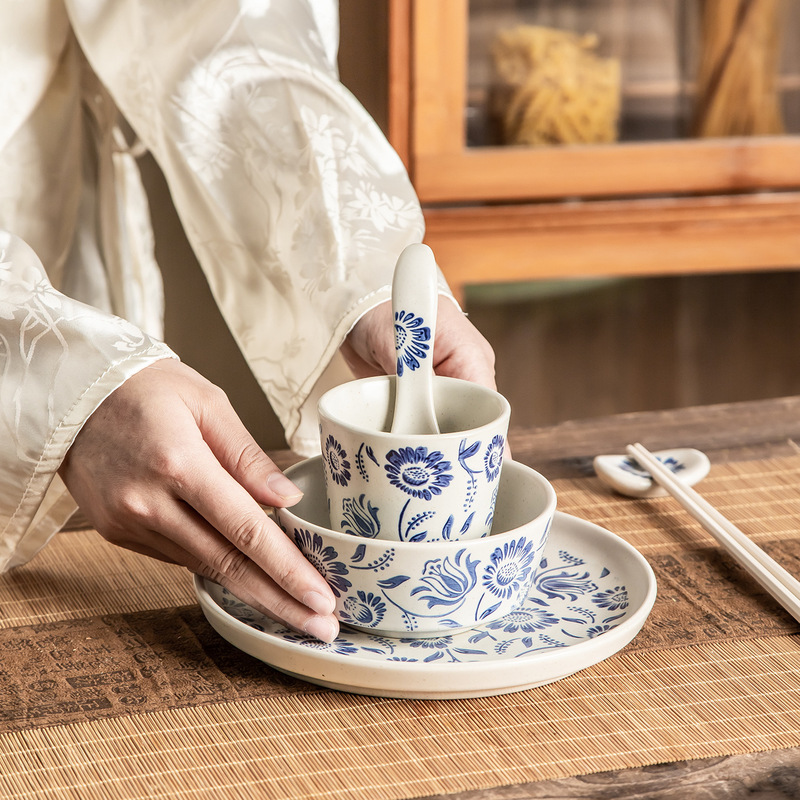 New Chinese-Style Blue and White Rustic Ceramic High-Appearance Retro Tabletop Set of Four Pieces for Hotel Hot Pot Restaurant Bowls, Plates, and Spoons New Chinese-Style Blue and White Rustic Ceramic High-Appearance Retro Tabletop Set of Four Pieces for Hotel Hot Pot Restaurant Bowls, Plates, and Spoons