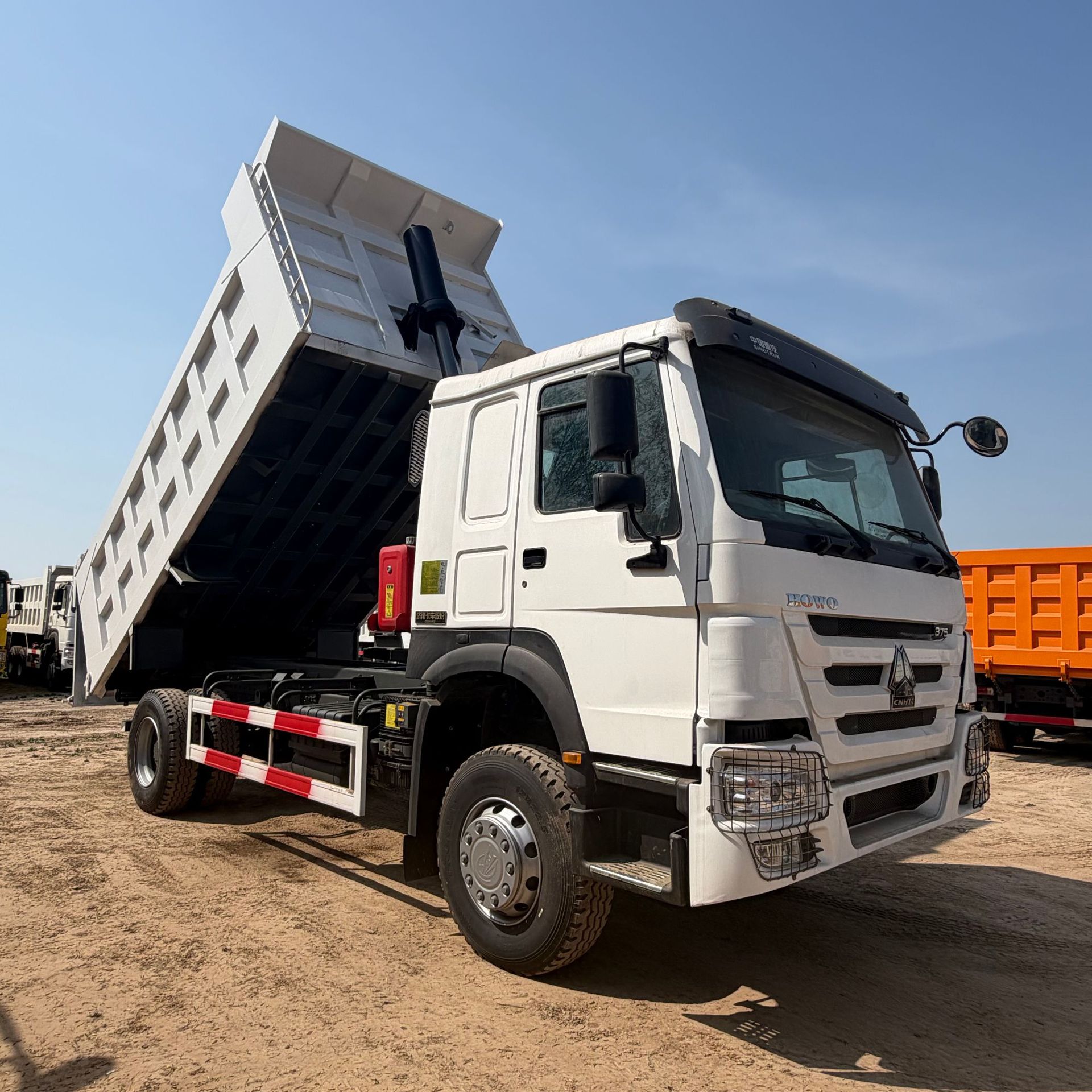 Export of China Heavy Duty Truck HOWO 4X2 small construction waste transport dump truck, customizable