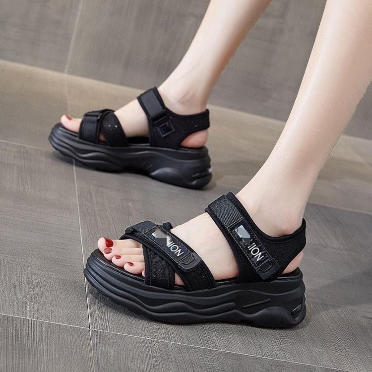 Papa sandalias deportivas muffin 2026 nuevo estilo versátil de verano casual ligero y grueso para aumentar la playa sandalias romanas