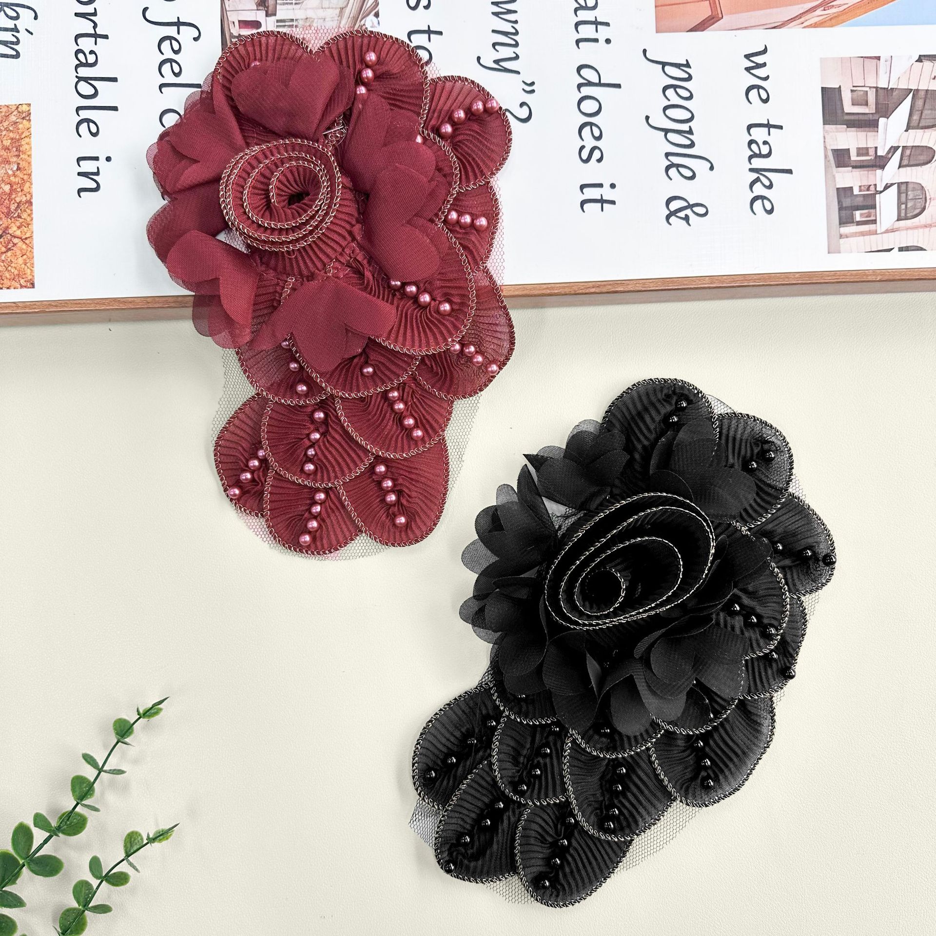 Moda europea y americana hecha a mano plegable tela de flores multi-capas perlas de clavos suéter vestido accesorios decorativos flores tridimensionales
