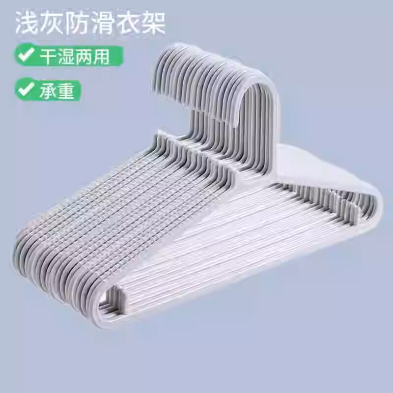 厚手のハンガーは家庭用の服を掛けています。肩の角の滑り止めを防止します。|undefined