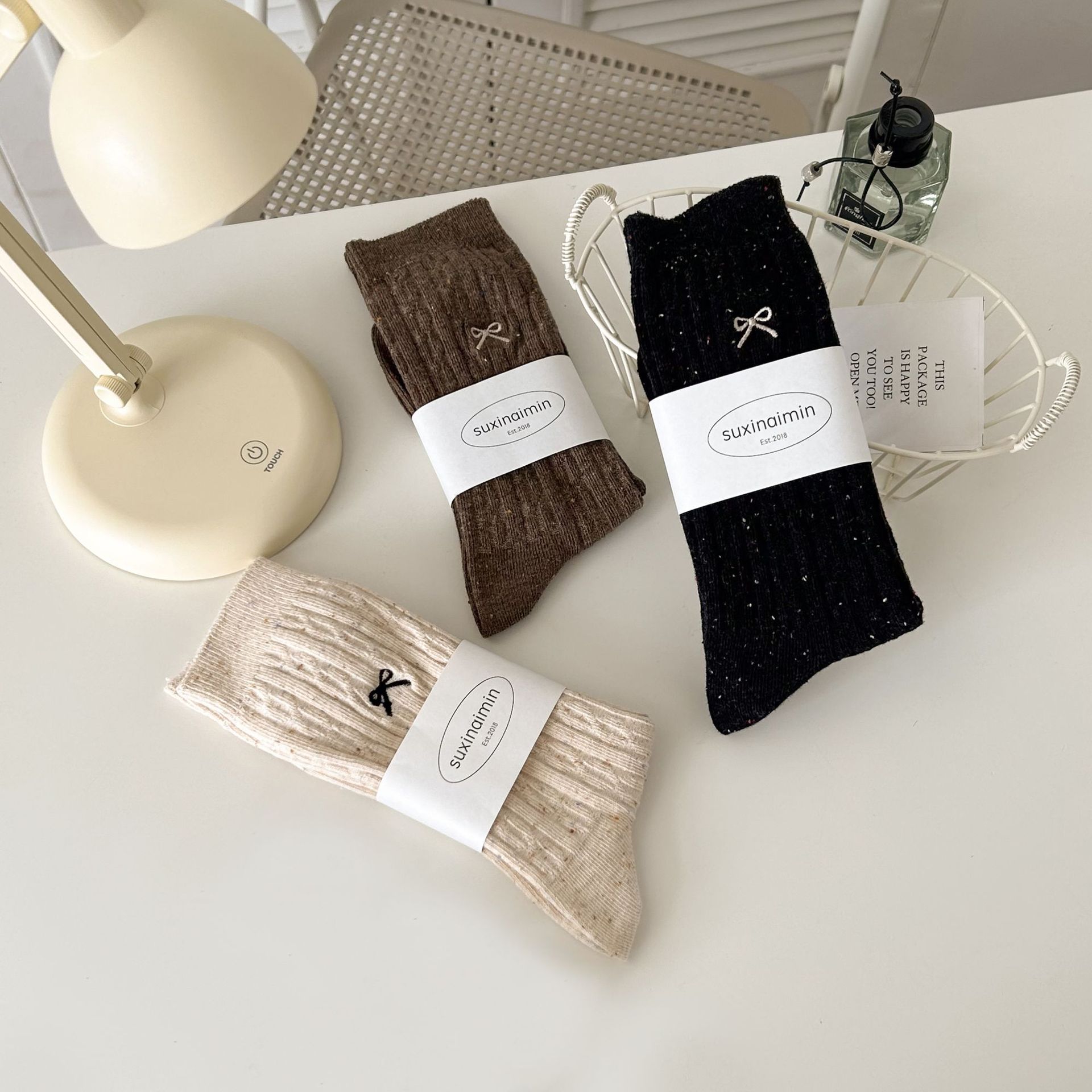Calcetines de mujer Suxinaimin para primavera y otoño, lindos calcetines de media pantorrilla con lazo bordado, calcetines holgados de hilo gris.