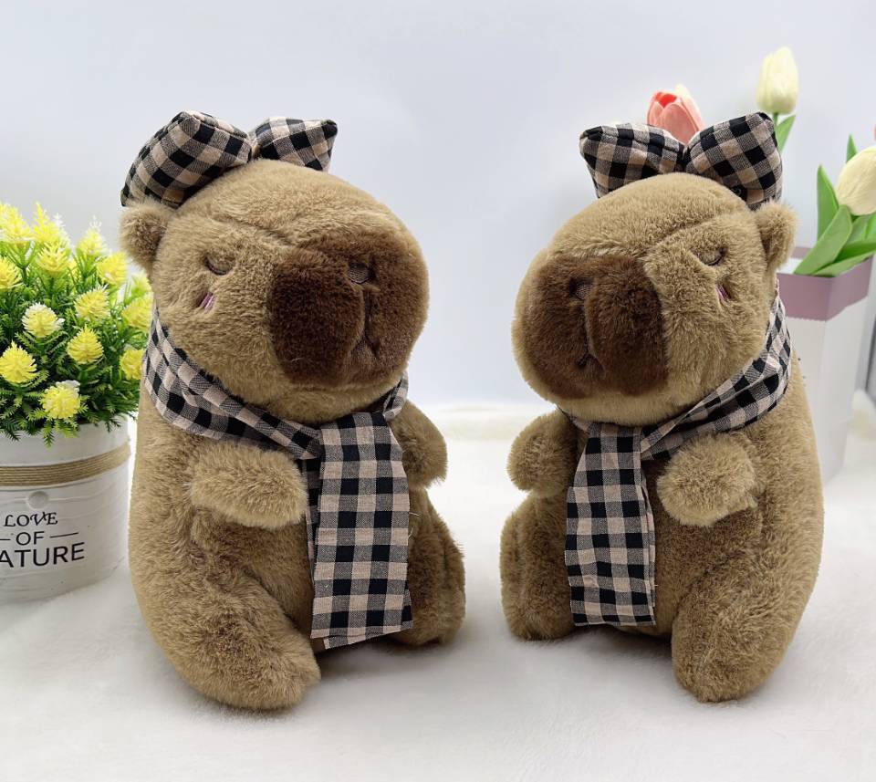 Capybara with head flower / About 25cm