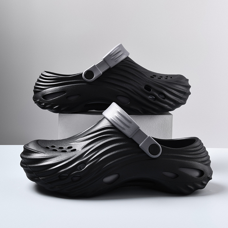 2025 verano nuevo estilo de los hombres para llevar zapatos con agujeros de doble uso, sandalias y zapatillas de playa de suela gruesa para parejas de verano