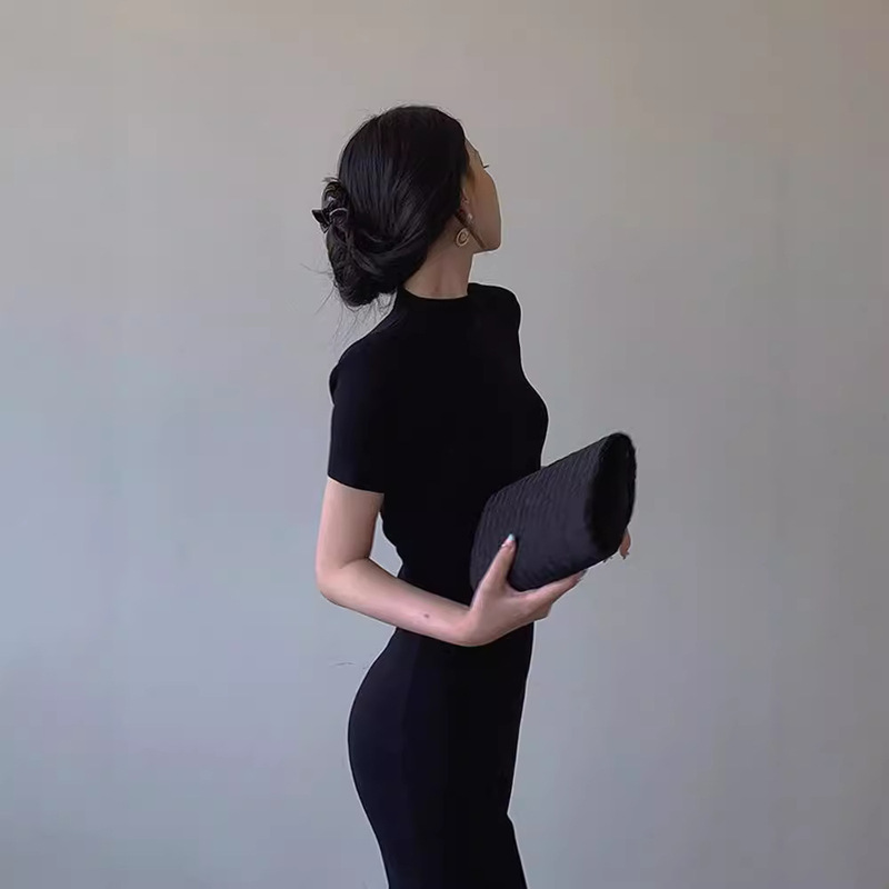 High-End Slimming Look Pure Desire Hepburn Style French Black Knitted Hip-Hugging Dress with Elegant Lady New Style for Women