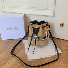 D�ҙ�̨�Y������ˮͰ��������б�緫����������Ƥ���Y���b