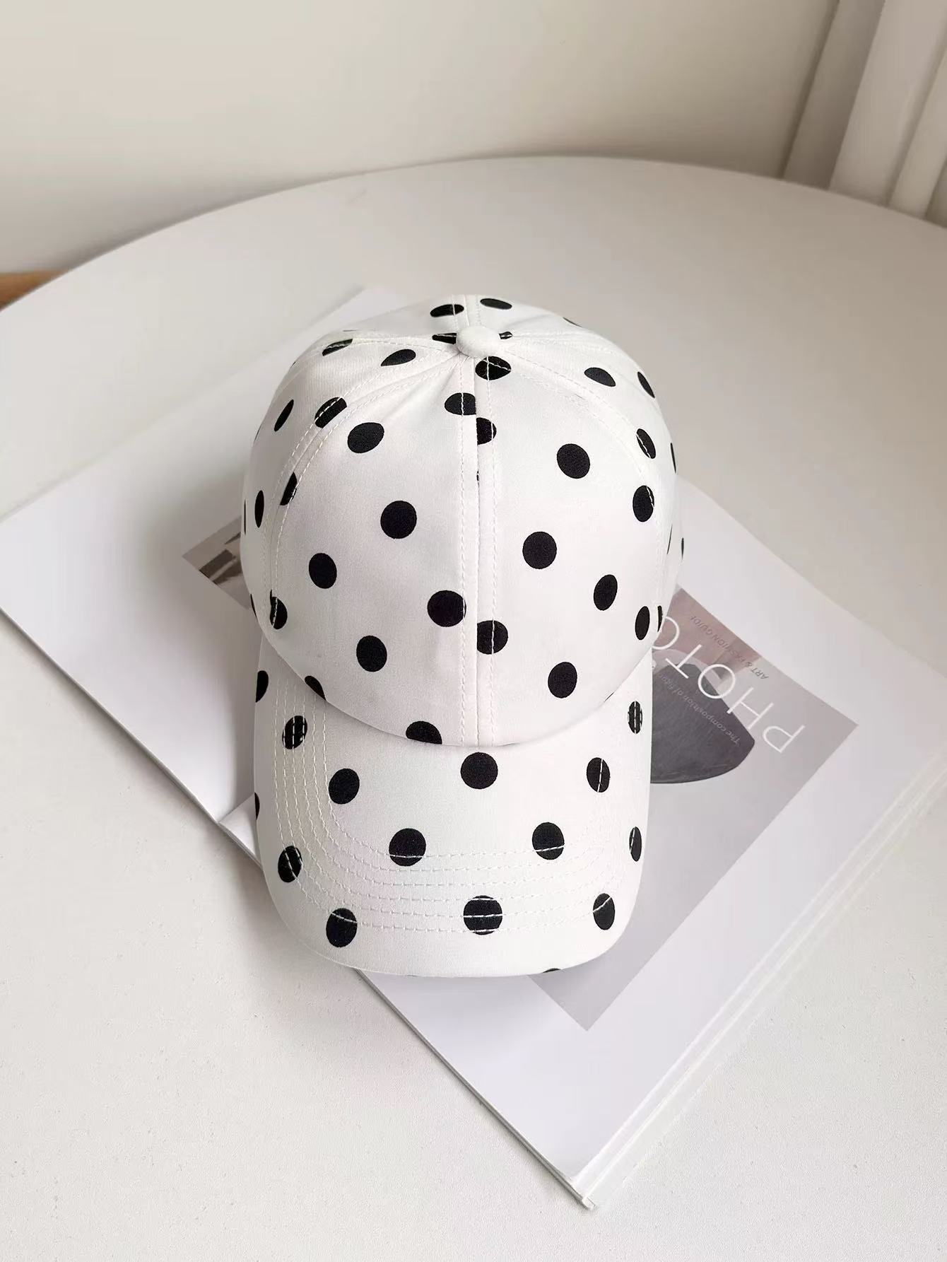 Coreano negro y blanco punto de onda sombrero de lengua de pato mujer sombrero de verano protector solar para mostrar la cara de la marea pequeña sombrero de béisbol casual
