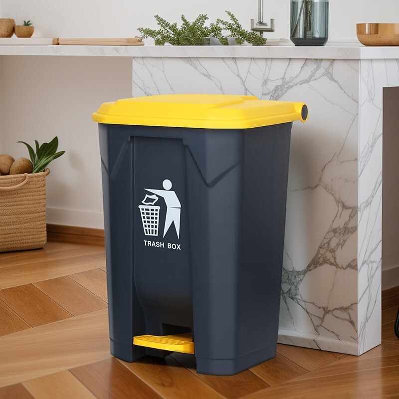 Outdoor Eco-Friendly Trash Cans with Anti-High-Temperature and Anti-Aging Plastic Design and Locking Wheels, Specifically for Subway Stations, High-Speed Rail Stations, and Airports